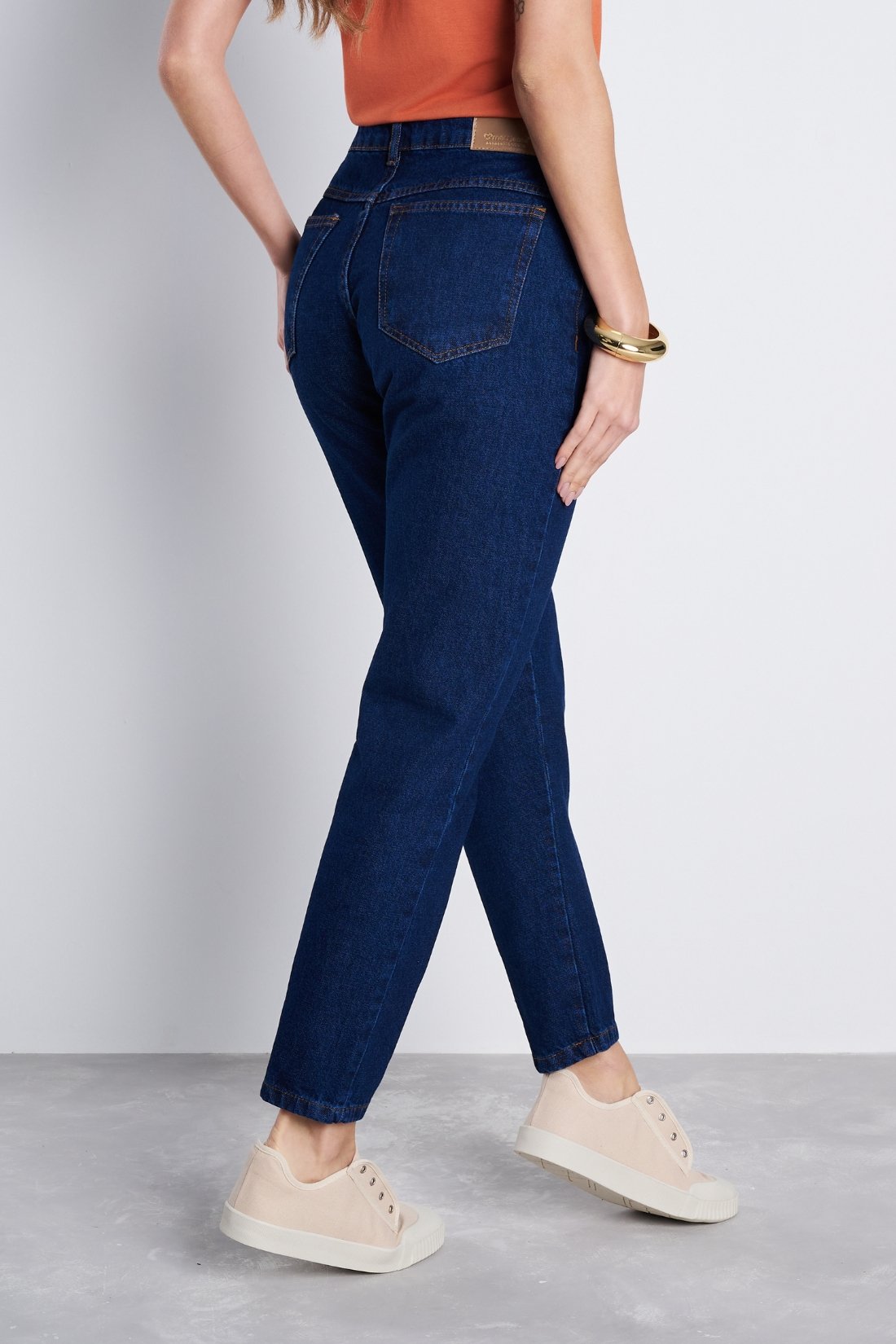 Calça Jeans Mom Clay Cintura Alta - Elegância e Conforto para
